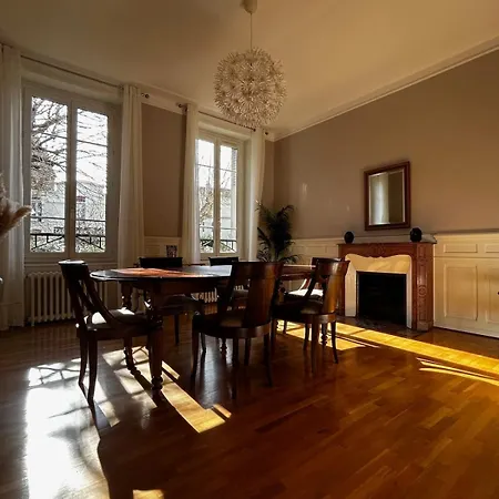 Appartement De Charme En Plein Centre Avec Spacieux Garage Privé *