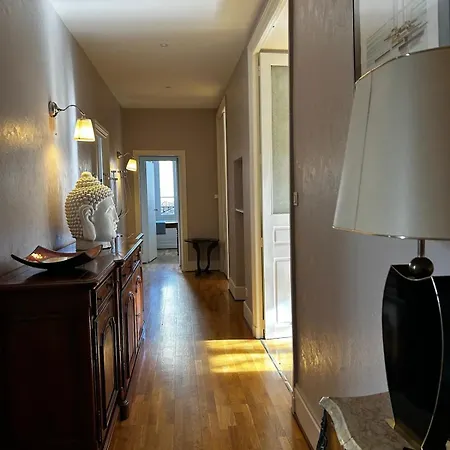 Apartment De Charme En Plein Centre Avec Spacieux Garage Prive *